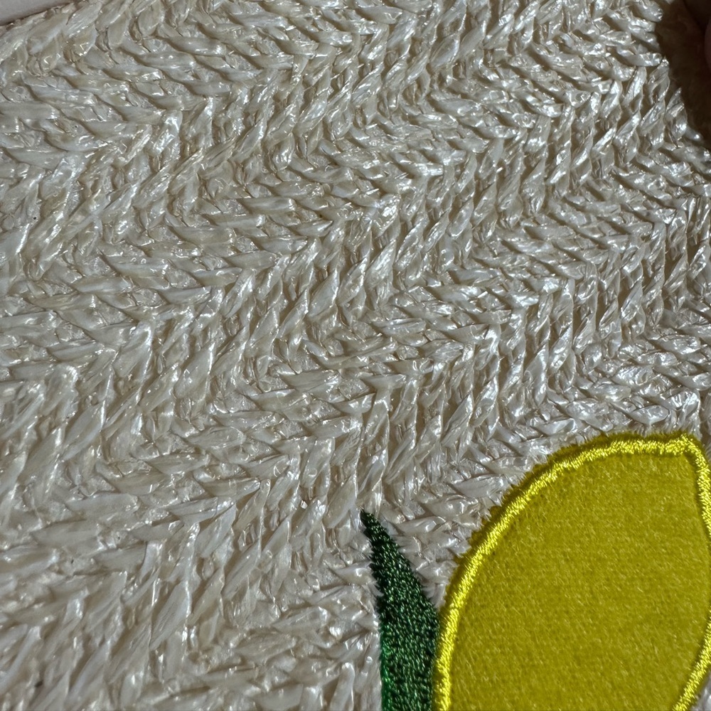 Lemon woven zipper pouch - Picture 2 of 5